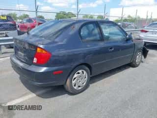 2005 Hyundai Accent GLS z VIN KMHCG35C35U366124, wystawiony jako IAAI lot #42552097 z przebiegiem 205 776 mil mil oraz . Historia ofert i sprzedaży dostępna na DreamBid. Obrazek 4.