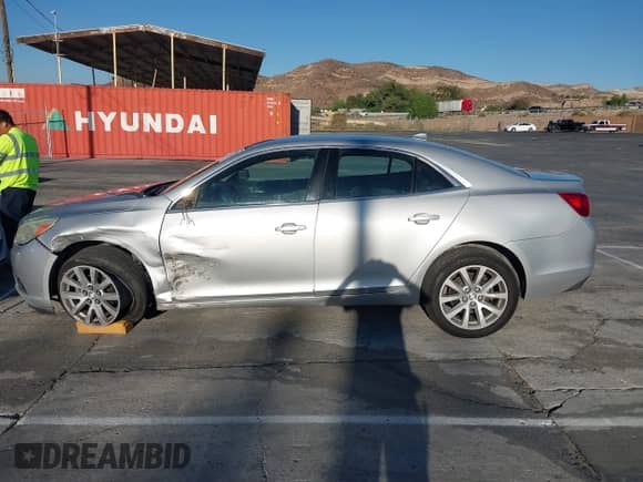 2014 Chevrolet Malibu LT z VIN 1G11E5SL9EF297650, wystawiony jako IAAI lot #43390723 z przebiegiem 297 680 mil mil oraz . Historia ofert i sprzedaży dostępna na DreamBid. Obrazek 14.