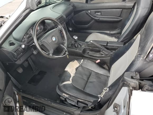 ✅ 1998 BMW 3 Series Z3 1.9 • VIN: 4USCH7338WLE10067 • Lot: 63195995. Wystawiony na Copart z przebiegiem 122 608 mil. Bezpłatny archiwum sprzedaży aukcyjnych z USA i szczegółowy raport historii pojazdu na DreamBid. Zdjęcie 7.