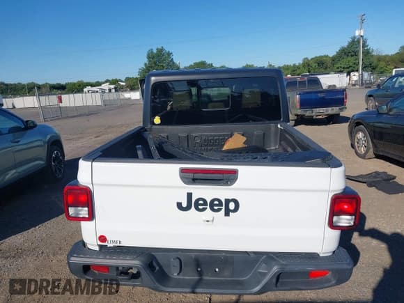 ✅ 2023 Jeep Gladiator Sport S • VIN: 1C6HJTAG8PL512098 • Лот: 43085793. Опубликован ранее на IAAI с пробегом 39 180 миль. Бесплатный доступ к архиву аукционных продаж из США и подробный отчёт об истории автомобиля на DreamBid. Изображение 16.