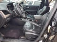 ✅ 2017 Jeep Cherokee Limited • VIN: 1C4PJMDSXHW505356 • Lot: 93876185. Wystawiony na Copart z przebiegiem 119 880 mil. Bezpłatny archiwum sprzedaży aukcyjnych z USA i szczegółowy raport historii pojazdu na DreamBid. Zdjęcie 7.