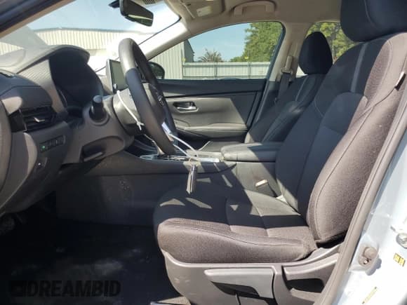 ✅ 2025 Nissan Sentra SV • VIN: 3N1AB8CV1SY211532 • Лот: 71986355. Опубликован ранее на Copart с пробегом 5 876 миль. Бесплатный доступ к архиву аукционных продаж из США и подробный отчёт об истории автомобиля на DreamBid. Изображение 7.