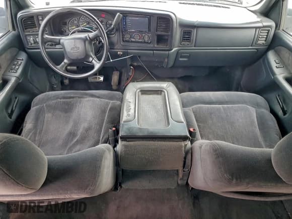 ✅ 2001 Chevrolet Silverado 2500HD LS • VIN: 1GCHK23U61F136848 • Lot: 92687445. Wystawiony na Copart z przebiegiem 252 847 mil. Bezpłatny archiwum sprzedaży aukcyjnych z USA i szczegółowy raport historii pojazdu na DreamBid. Zdjęcie 8.