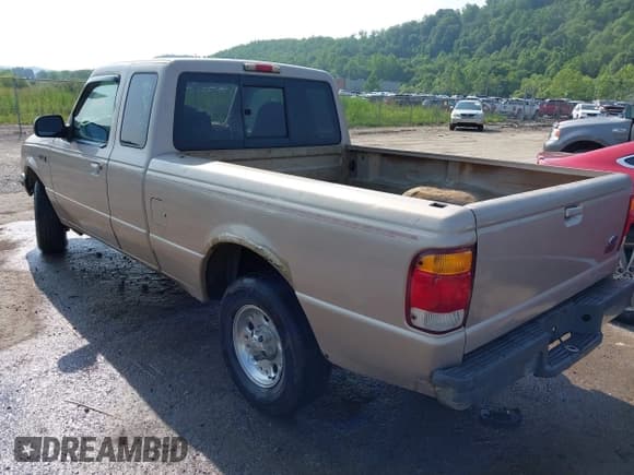 ✅ 1998 Ford Ranger XL • VIN: 1FTYR14XXWTA50370 • Lot: 42484148. Wystawiony na IAAI z przebiegiem 240 000 mil. Bezpłatny archiwum sprzedaży aukcyjnych z USA i szczegółowy raport historii pojazdu na DreamBid. Zdjęcie 3.