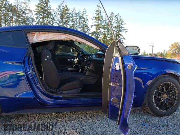 ✅ 2016 Ford Mustang V6 • VIN: 1FA6P8AM8G5211732 • Lot: 43506323. Listed on IAAI with 68,532 mi. Free auction sales archive from the USA and detailed vehicle history report at DreamBid. Image 5.