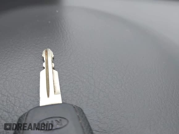 ✅ 2005 Kia Sorento LX • VIN: KNDJD733255347623 • Lot: 43808470. Wystawiony na IAAI z przebiegiem 159 583 mil. Bezpłatny archiwum sprzedaży aukcyjnych z USA i szczegółowy raport historii pojazdu na DreamBid. Zdjęcie 11.