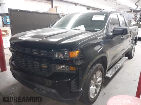 ✅ 2020 Chevrolet Silverado 1500 Custom • VIN: 1GCRWBEF0LZ247758 • Lot: 40836607. Wystawiony na IAAI z przebiegiem 83 727 mil. Bezpłatny archiwum sprzedaży aukcyjnych z USA i szczegółowy raport historii pojazdu na DreamBid. Zdjęcie 17.