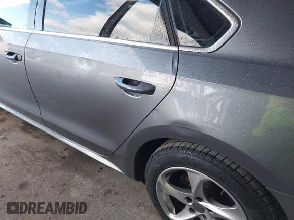 ✅ 2012 Volkswagen Passat SE • VIN: 1VWBH7A30CC020834 • Lot: 43472378. Wystawiony na IAAI z przebiegiem 121 145 mil. Bezpłatny archiwum sprzedaży aukcyjnych z USA i szczegółowy raport historii pojazdu na DreamBid. Zdjęcie 12.