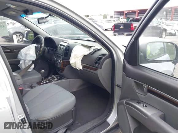 2010 Hyundai Santa Fe GLS z VIN 5NMSG3AB5AH410865, wystawiony jako IAAI lot #43519914 z przebiegiem Nie podano mil oraz . Historia ofert i sprzedaży dostępna na DreamBid. Obrazek 5.