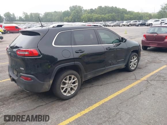 ✅ 2017 Jeep Cherokee Latitude • VIN: 1C4PJMCS5HW570679 • Lot: 42818265. Wystawiony na IAAI z przebiegiem 55 229 mil. Bezpłatny archiwum sprzedaży aukcyjnych z USA i szczegółowy raport historii pojazdu na DreamBid. Zdjęcie 4.