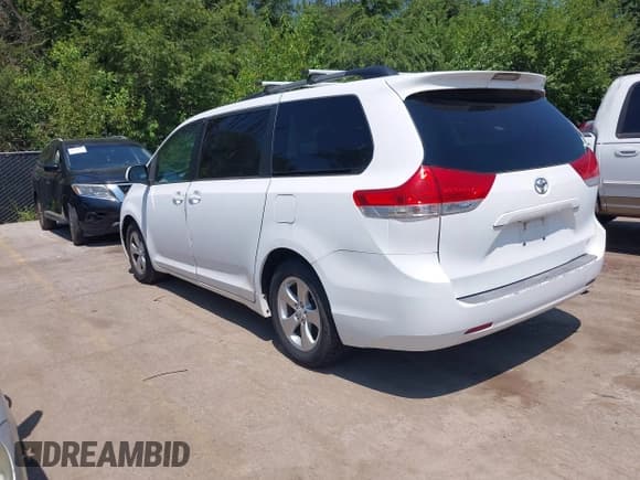 ✅ 2011 Toyota Sienna LE AAS • VIN: 5TDKK3DC3BS139015 • Лот: 42924618. Опубликован ранее на IAAI с пробегом 207 467 миль. Бесплатный доступ к архиву аукционных продаж из США и подробный отчёт об истории автомобиля на DreamBid. Изображение 3.