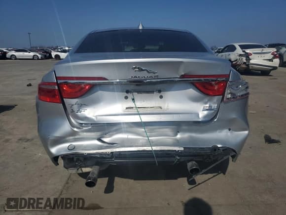 ✅ 2019 Jaguar XF 25t Premium • VIN: SAJBJ4FX2KCY77996 • Лот: 44278765. Опубликован ранее на Copart с пробегом 107 889 миль. Бесплатный доступ к архиву аукционных продаж из США и подробный отчёт об истории автомобиля на DreamBid. Изображение 6.