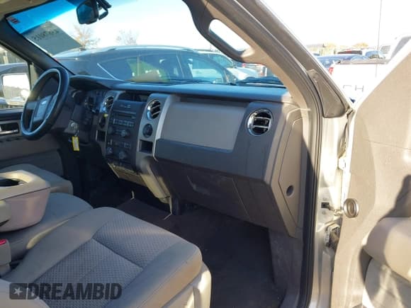 ✅ 2009 Ford F-150 XL • VIN: 1FTRW12859FA51924 • Lot: 43678015. Wystawiony na IAAI z przebiegiem 173 090 mil. Bezpłatny archiwum sprzedaży aukcyjnych z USA i szczegółowy raport historii pojazdu na DreamBid. Zdjęcie 5.