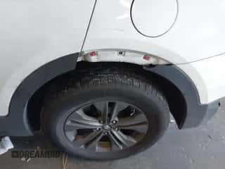 2015 Hyundai Santa Fe z VIN 5XYZTDLB4FG294735, wystawiony jako IAAI lot #43230960 z przebiegiem 169 342 mil mil oraz . Historia ofert i sprzedaży dostępna na DreamBid. Obrazek 6.