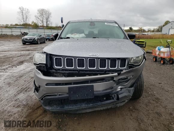 ✅ 2020 Jeep Compass Sport • VIN: 3C4NJCAB1LT187759 • Lot: 90035505. Wystawiony na Copart z przebiegiem 130 992 mil. Bezpłatny archiwum sprzedaży aukcyjnych z USA i szczegółowy raport historii pojazdu na DreamBid. Zdjęcie 5.