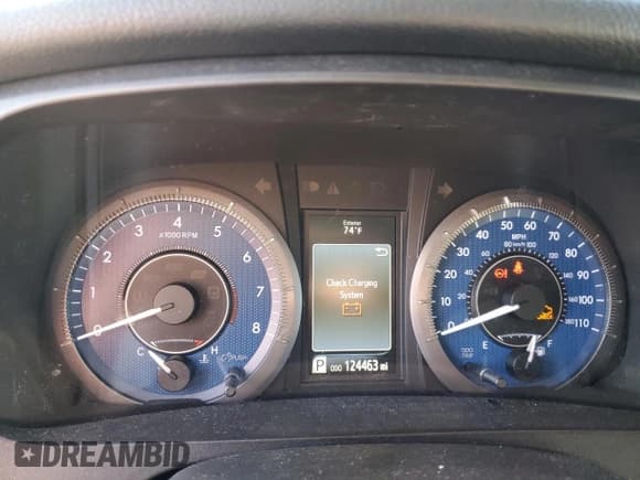 ✅ 2017 Toyota Sienna XLE • VIN: 5TDDZ3DCXHS158304 • Lot: 80847095. Listed on Copart with 124,463 mi. Free auction sales archive from the USA and detailed vehicle history report at DreamBid. Image 9.