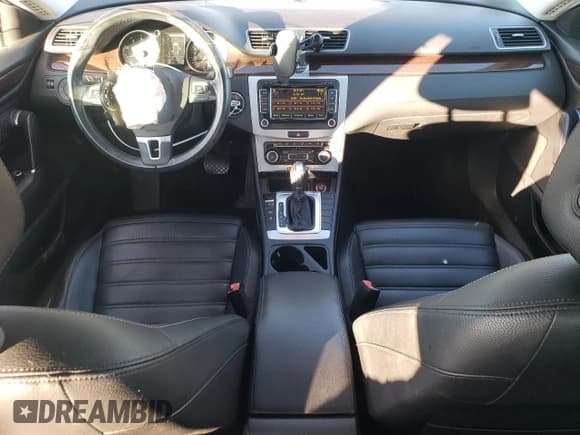 ✅ 2012 Volkswagen CC Lux • VIN: WVWHP7AN0CE508221 • Lot: 92870255. Listed on Copart with 90,122 mi. Free auction sales archive from the USA and detailed vehicle history report at DreamBid. Image 8.