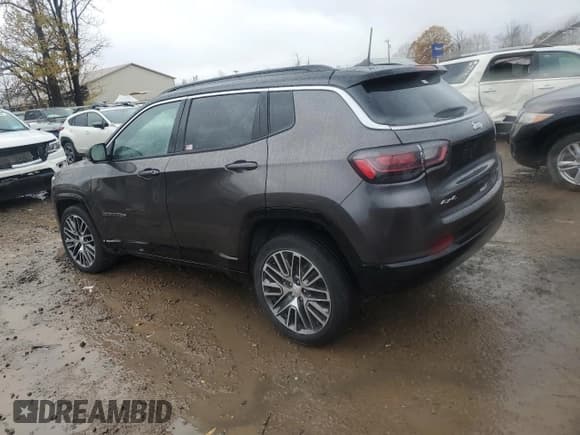✅ 2022 Jeep Compass (RED) Edition • VIN: 3C4NJDCB8NT188221 • Lot: 89811815. Wystawiony na Copart z przebiegiem 27 461 mil. Bezpłatny archiwum sprzedaży aukcyjnych z USA i szczegółowy raport historii pojazdu na DreamBid. Zdjęcie 2.
