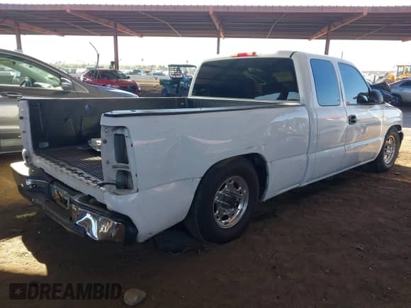 2005 Chevrolet Silverado 1500 LS z VIN 1GCEC19T75Z304025, wystawiony jako IAAI lot #43584015 z przebiegiem 126 228 mil mil oraz . Historia ofert i sprzedaży dostępna na DreamBid. Obrazek 4.