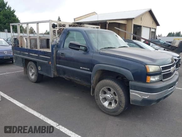 ✅ 2007 Chevrolet Silverado 2500HD Work Truck • VIN: 1GBHC24U67E180783 • Lot: 41880739. Wystawiony na IAAI z przebiegiem 130 293 mil. Bezpłatny archiwum sprzedaży aukcyjnych z USA i szczegółowy raport historii pojazdu na DreamBid. Zdjęcie 1.