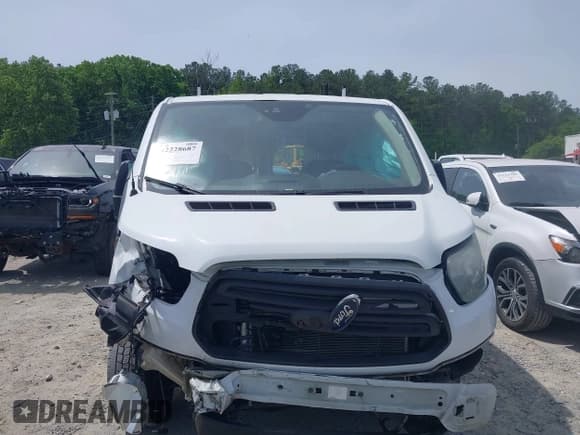 ✅ 2016 Ford Transit Cargo • VIN: 1FTYE1YM6GKB15539 • Lot: 42228687. Wystawiony na IAAI z przebiegiem 326 338 mil. Bezpłatny archiwum sprzedaży aukcyjnych z USA i szczegółowy raport historii pojazdu na DreamBid. Zdjęcie 12.