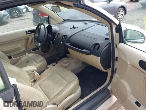 ✅ 2005 Volkswagen Beetle GLS • VIN: 3VWCM31Y35M315173 • Lot: 43201959. Wystawiony na IAAI z przebiegiem 112 090 mil. Bezpłatny archiwum sprzedaży aukcyjnych z USA i szczegółowy raport historii pojazdu na DreamBid. Zdjęcie 5.