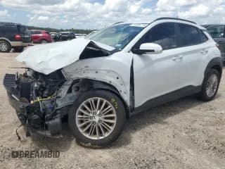 ✅ 2020 Hyundai Kona SEL • VIN: KM8K22AA7LU493352 • Лот: 65206774. Опубликован ранее на Copart с пробегом 35 829 миль. Бесплатный доступ к архиву аукционных продаж из США и подробный отчёт об истории автомобиля на DreamBid. Изображение 1.