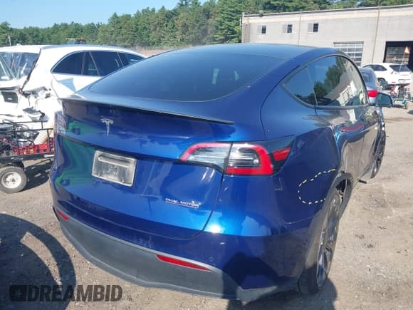 ✅ 2022 Tesla Model Y Performance • VIN: 7SAYGDEF4NF539414 • Lot: 42798058. Listed on IAAI with 34,554 mi. Free auction sales archive from the USA and detailed vehicle history report at DreamBid. Image 17.