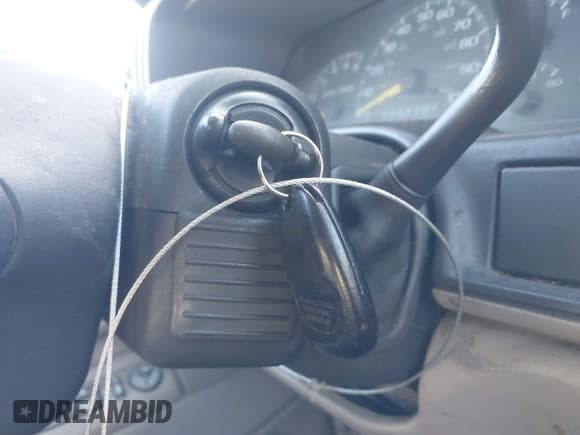 ✅ 1999 Chevrolet Suburban • VIN: 1GNFK16R3XJ424333 • Лот: 43631568. Опубликован ранее на IAAI с пробегом 232 731 миль. Бесплатный доступ к архиву аукционных продаж из США и подробный отчёт об истории автомобиля на DreamBid. Изображение 11.