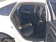 ✅ 2018 Volkswagen Passat S • VIN: 1VWAA7A32JC026213 • Lot: 43673543. Wystawiony na IAAI z przebiegiem 133 471 mil. Bezpłatny archiwum sprzedaży aukcyjnych z USA i szczegółowy raport historii pojazdu na DreamBid. Zdjęcie 8.