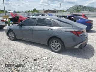 2024 Hyundai Elantra SEL z VIN KMHLM4DG2RU766040, wystawiony jako Copart lot #58051225 z przebiegiem 12 582 mil mil oraz Szkoda całkowita • Salvage title. Historia ofert i sprzedaży dostępna na DreamBid. Obrazek 2.