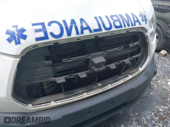 ✅ 2017 Ford Transit • VIN: 1FDYR2CM2HKA82358 • Lot: 42231257. Listed on IAAI with 271,518 mi. Free auction sales archive from the USA and detailed vehicle history report at DreamBid. Image 6.