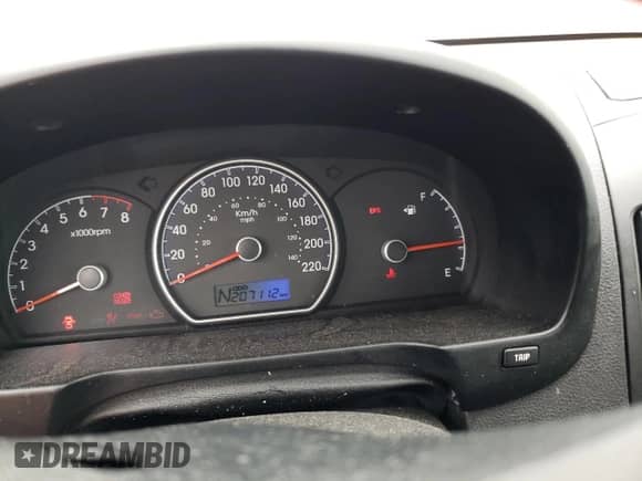 2009 Hyundai Elantra GLS z VIN KMHDU45DX9U767350, wystawiony jako Copart lot #72935114 z przebiegiem 207 112 mil mil oraz Czysty tytuł • Clean title. Historia ofert i sprzedaży dostępna na DreamBid. Obrazek 9.