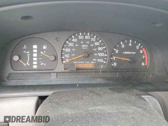 ✅ 2000 Nissan Frontier XE • VIN: 1N6ED26Y1YC308322 • Lot: 90640885. Wystawiony na Copart z przebiegiem 252 849 mil. Bezpłatny archiwum sprzedaży aukcyjnych z USA i szczegółowy raport historii pojazdu na DreamBid. Zdjęcie 9.