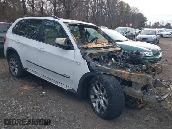 ✅ 2011 BMW X5 35i • VIN: 5UXZV4C57BL404484 • Lot: 43822833. Wystawiony na IAAI z przebiegiem Nie podano. Bezpłatny archiwum sprzedaży aukcyjnych z USA i szczegółowy raport historii pojazdu na DreamBid. Zdjęcie 6.