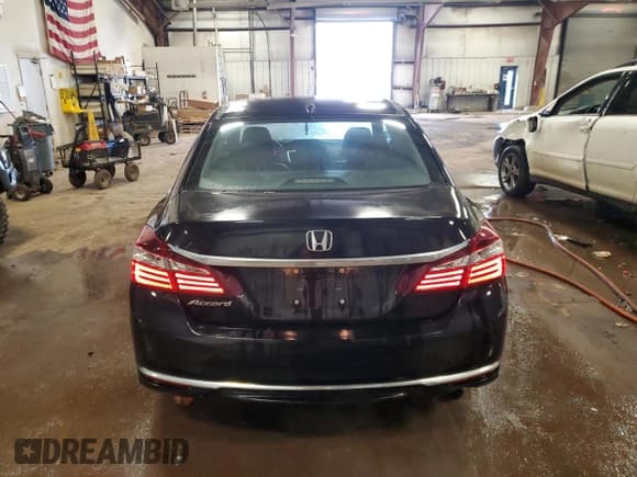 ✅ 2017 Honda Accord EX-L • VIN: 1HGCR2F83HA307584 • Lot: 93877995. Wystawiony na Copart z przebiegiem 96 264 mil. Bezpłatny archiwum sprzedaży aukcyjnych z USA i szczegółowy raport historii pojazdu na DreamBid. Zdjęcie 6.