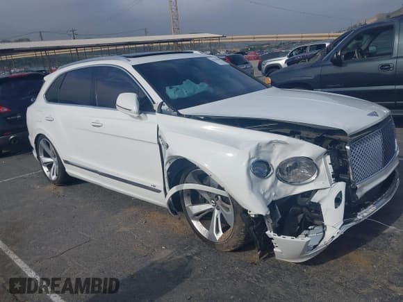 ✅ 2022 Bentley Bentayga V8 • VIN: SJAAM2ZV4NC016521 • Lot: 42154598. Listed on IAAI with 5,985 mi. Free auction sales archive from the USA and detailed vehicle history report at DreamBid. Image 1.