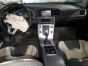 ✅ 2017 Volvo V60 • VIN: YV440MWK5H1025139 • Лот: 42007303. Опубликован ранее на Copart с пробегом 137 448 миль. Бесплатный доступ к архиву аукционных продаж из США и подробный отчёт об истории автомобиля на DreamBid. Изображение 8.