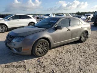 ✅ 2010 Ford Fusion Hybrid • VIN: 3FADP0L34AR282377 • Lot: 86858685. Wystawiony na Copart z przebiegiem 253 252 mil. Bezpłatny archiwum sprzedaży aukcyjnych z USA i szczegółowy raport historii pojazdu na DreamBid. Zdjęcie 1.