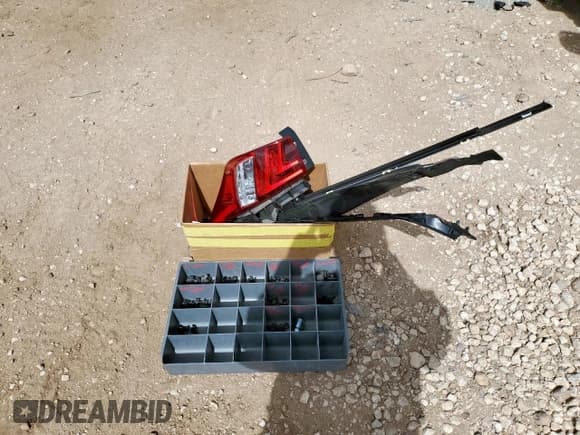 ✅ 2014 Lexus IS 250 • VIN: JTHBF1D20E5017897 • Lot: 65640365. Wystawiony na Copart z przebiegiem 62 509 mil. Bezpłatny archiwum sprzedaży aukcyjnych z USA i szczegółowy raport historii pojazdu na DreamBid. Zdjęcie 12.