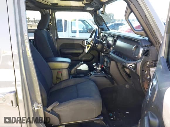 ✅ 2022 Jeep Gladiator Willys Sport • VIN: 1C6HJTAG6NL105507 • Lot: 43195431. Wystawiony na IAAI z przebiegiem Nie podano. Bezpłatny archiwum sprzedaży aukcyjnych z USA i szczegółowy raport historii pojazdu na DreamBid. Zdjęcie 5.