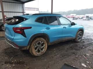 2025 Chevrolet Trax LT с VIN KL77LHEP2SC031680, выставлен на аукционе IAAI как лот 42903711 с пробегом 16 526 миль миль и . История ставок и продаж доступна на DreamBid. Изображение 4.