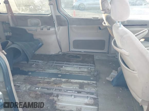 ✅ 2000 Chrysler Town & Country LX • VIN: 1C4GP44G4YB706395 • Lot: 43800840. Listed on IAAI with 149,459 mi. Free auction sales archive from the USA and detailed vehicle history report at DreamBid. Image 8.