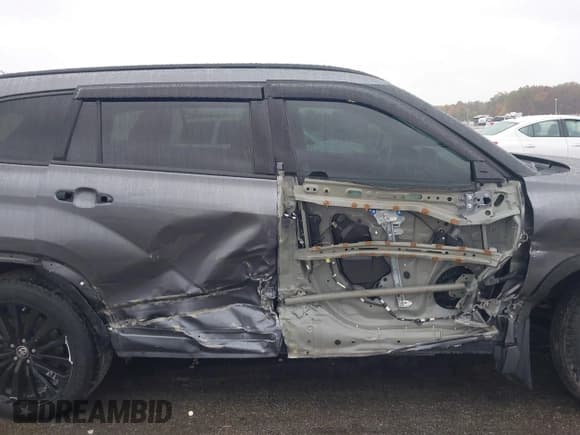 ✅ 2021 Toyota Highlander XSE • VIN: 5TDJZRBH7MS127123 • Lot: 43563394. Wystawiony na IAAI z przebiegiem 99 458 mil. Bezpłatny archiwum sprzedaży aukcyjnych z USA i szczegółowy raport historii pojazdu na DreamBid. Zdjęcie 6.