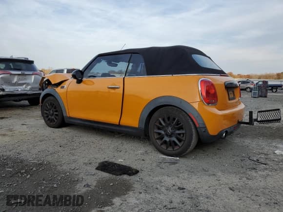 ✅ 2017 MINI Convertible Cooper • VIN: WMWWG5C58H3C20183 • Lot: 92155665. Wystawiony na Copart z przebiegiem 70 166 mil. Bezpłatny archiwum sprzedaży aukcyjnych z USA i szczegółowy raport historii pojazdu na DreamBid. Zdjęcie 2.