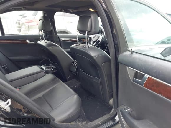 ✅ 2012 Mercedes-Benz C 300 Sport • VIN: WDDGF8BB9CR208314 • Lot: 42489087. Listed on IAAI with 117,601 mi. Free auction sales archive from the USA and detailed vehicle history report at DreamBid. Image 8.