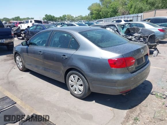 ✅ 2012 Volkswagen Jetta S • VIN: 3VW2K7AJ6CM385436 • Lot: 42506347. Wystawiony na IAAI z przebiegiem 200 332 mil. Bezpłatny archiwum sprzedaży aukcyjnych z USA i szczegółowy raport historii pojazdu na DreamBid. Zdjęcie 3.