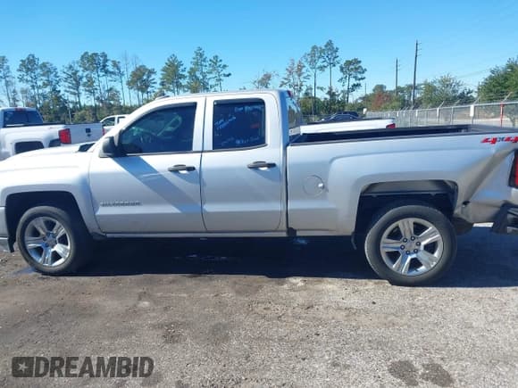 ✅ 2019 Chevrolet Silverado 1500 Custom • VIN: 2GCVKMEC6K1237447 • Lot: 43663630. Listed on IAAI with 69,267 mi. Free auction sales archive from the USA and detailed vehicle history report at DreamBid. Image 14.