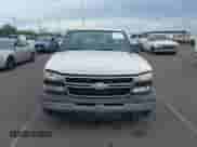 2007 Chevrolet Silverado 1500 Work Truck z VIN 3GCEC14X87G198472, wystawiony jako IAAI lot #43411936 z przebiegiem 154 696 mil mil oraz . Historia ofert i sprzedaży dostępna na DreamBid. Obrazek 11.