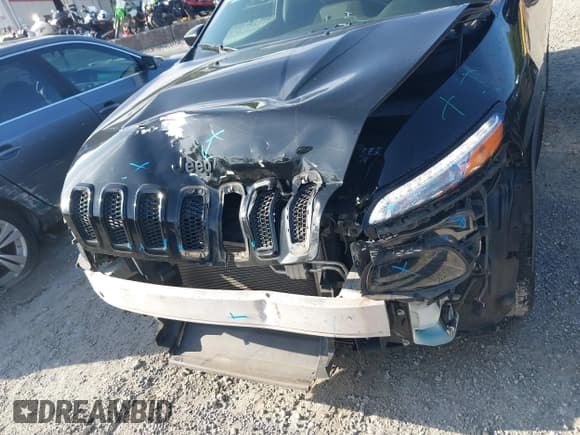 ✅ 2018 Jeep Cherokee Latitude • VIN: 1C4PJLCB0JD542574 • Lot: 42506963. Listed on IAAI with 82,474 mi. Free auction sales archive from the USA and detailed vehicle history report at DreamBid. Image 6.